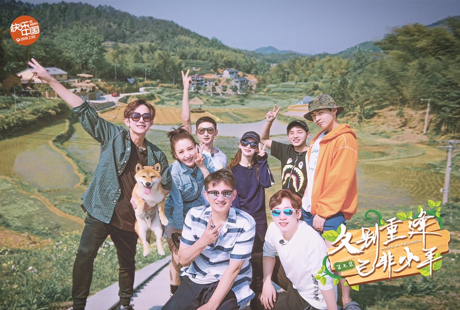 《向往的生活》佟丽娅勤快收拾蘑菇屋 戚薇素