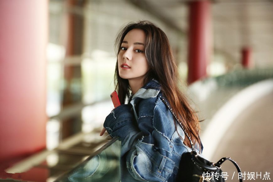 迪丽热巴穿衣搭配之百宝箱,看热巴如何玩转30