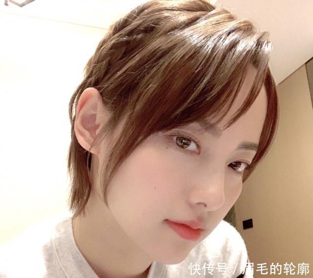 张嘉倪休假不忘看剧本,休闲风犹如少女,老爹鞋配紧身裤大秀长腿 pt电子游艺官网