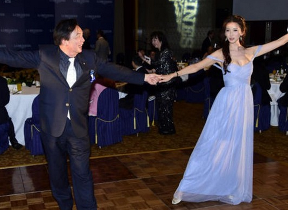 43岁台湾第一美女林志玲和父亲共舞,网友:图
