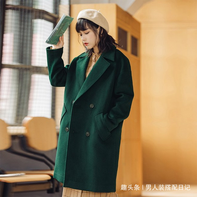 公认最难驾驭的墨绿色,搭这三种颜色就出彩