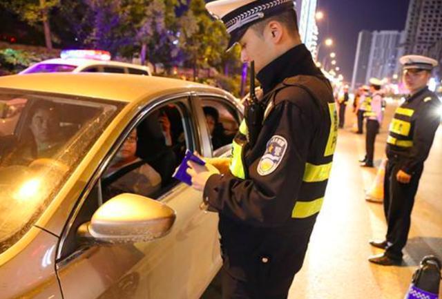 交警提示:为减轻车主负担,这3项违章将不再扣分,直接罚款!