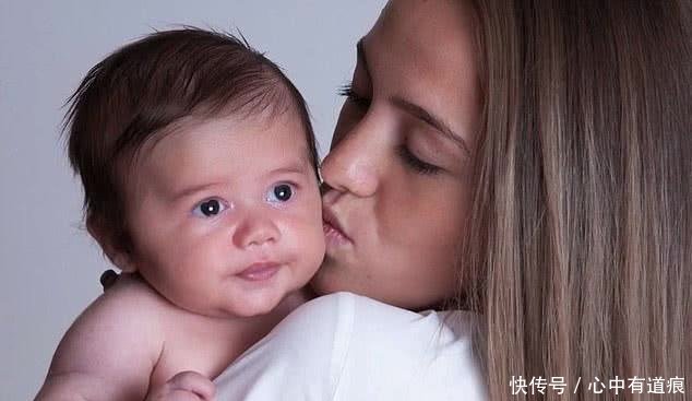 英国18岁女子腹部突然变大感到奇怪,去医院才