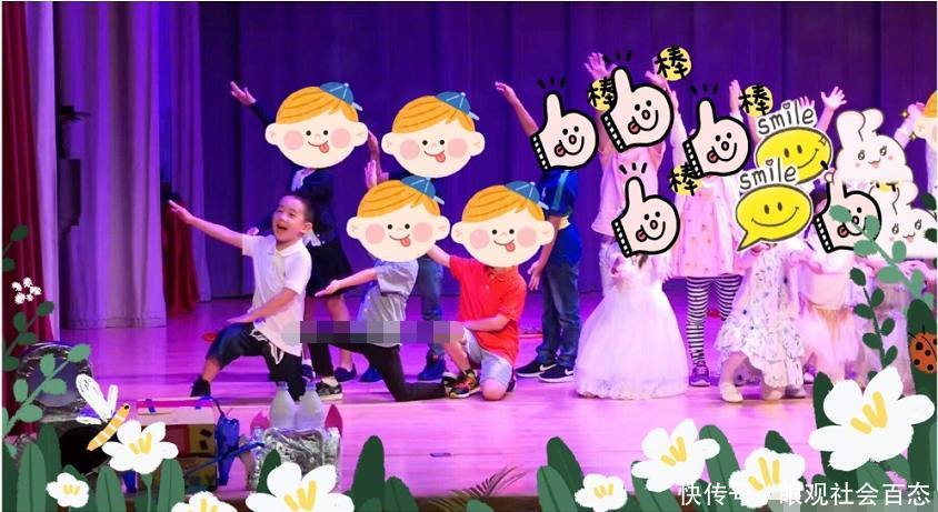 陈小春儿子Jasper幼儿园毕业,C位出道表演节目,下一个流量小生 今天,陈小春在自己的个人社交平台上晒出了儿子Jasper的幼儿园毕业照,并配文称:毕业啦! 照片中,Jasper穿白色短袖蓝色裤子,手拿毕业证书站在两个老师的中间,呆萌十足,十分乖巧。据悉,在幼儿园毕业表演中,Jasper还是站在C位与同学们一起唱歌、跳舞、拉小提琴,帅气可爱。恭喜Jasper,今天以C位出道,正式成为一名小学生了。 身穿白色T恤的Jasper,手里拿着小提琴,不时拿着话筒有模有样的演唱,真是软萌可爱到爆表啊!