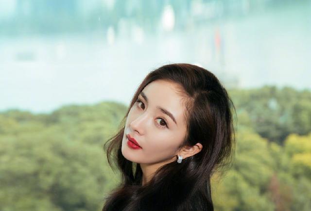 杨幂为打翻身仗,天价邀请霍建华,网友:洗不白了