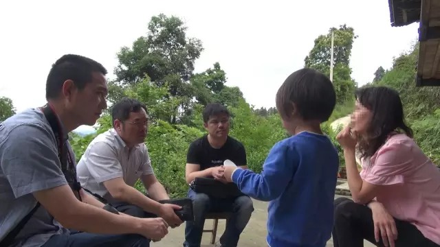 【转】北京时间 杭州街头母亲脚踩女儿的原因查明 真相让人落泪 - 妙康居士 - 妙康居士~晴樵雪读的博客 【转】北京时间 杭州街头母亲脚踩女儿的原因查明 真相让人落泪 - 妙康居士 - 妙康居士~晴樵雪读的博客