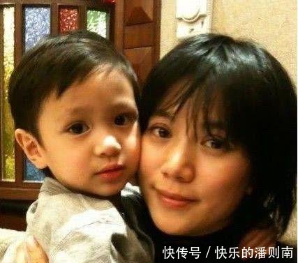 袁咏仪被质疑割双眼皮,看看她的儿子就知道这