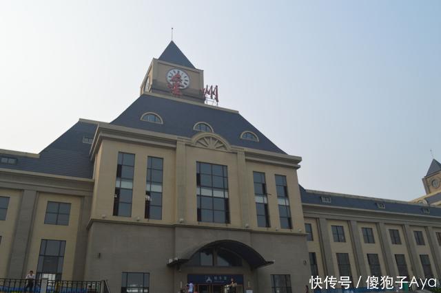 《西虹市首富》首日票房破亿,曝红的西虹市到