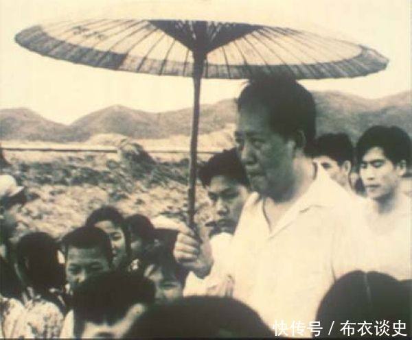 1959年毛主席回韶山祭祖的珍贵照片，第三张看哭随行人员！