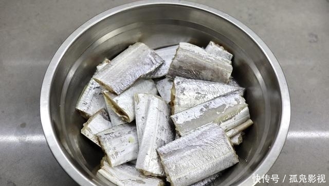 怎么做红烧带鱼好吃不碎 t016f170fa782d239a4.jpg