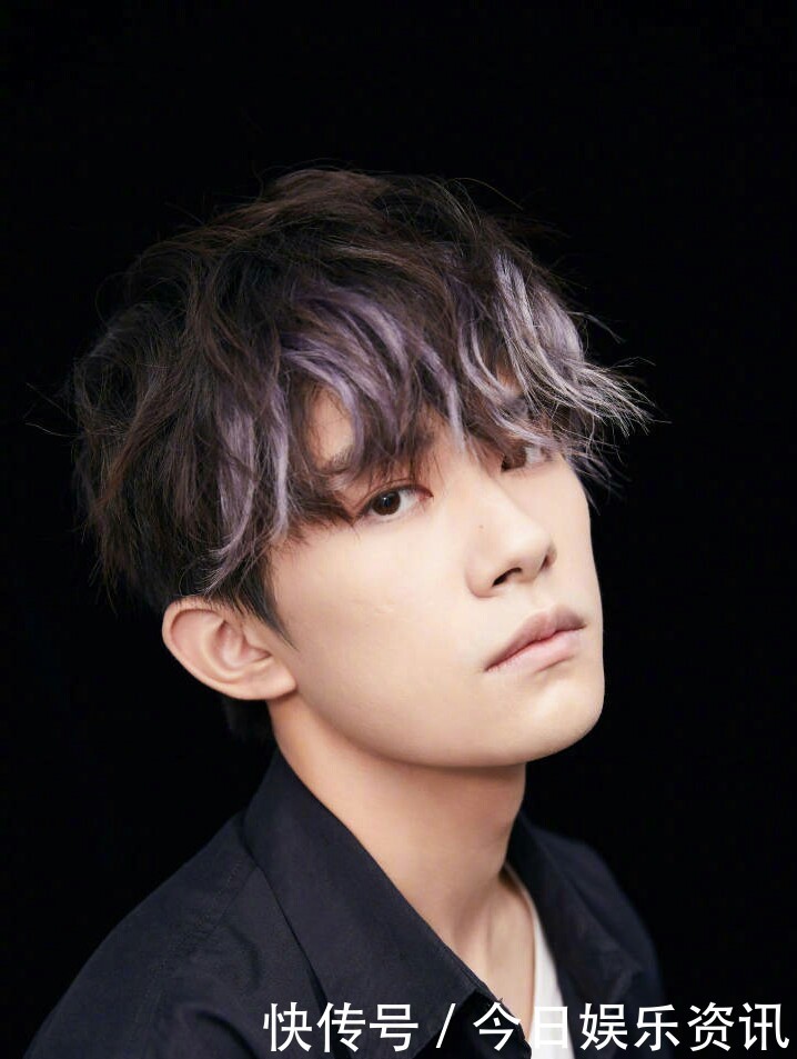 易烊千玺百变发型盘点:长发仙气背头霸气挑染