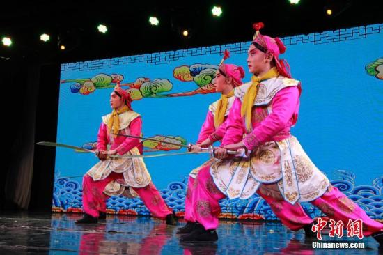 泰国\"欢乐春节\"文化活动开幕 诗琳通公主出席