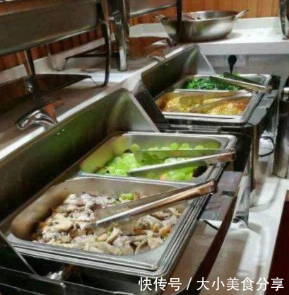 贪便宜的小伙，去吃18元一位的自助餐，不料他吃完之后开始怀疑人