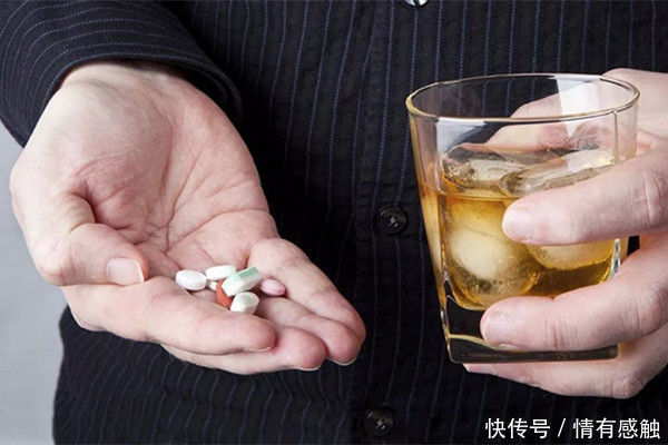 父亲盼子成龙把儿子逼死,临死前给母亲说了一句话,母亲服药自杀