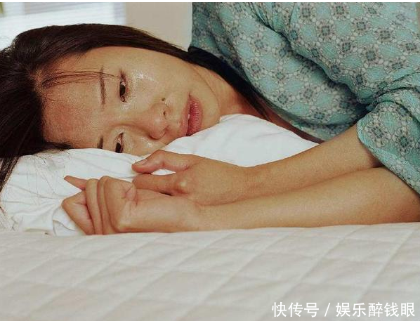 女子与网友在宾馆开房，第二天醒来腿软了，网友：何必呢？