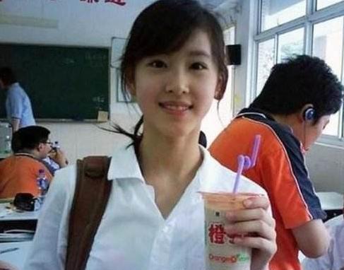 拒张艺谋,24岁力压王思聪成最年轻富豪,豪门辣