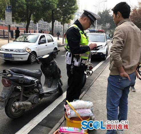 资阳兰家坡片区今起单向通行 2条公交线路站点