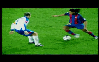 足球主持人在说,哪个球星成了传奇,哪个球星的招牌动作又成了足坛经典