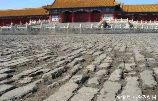 十年故宫接待2亿游客,地板砖都被踩烂,英媒:应