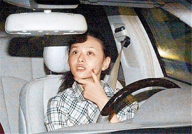 美過林志玲、柳岩，因打車相識小14歲男友