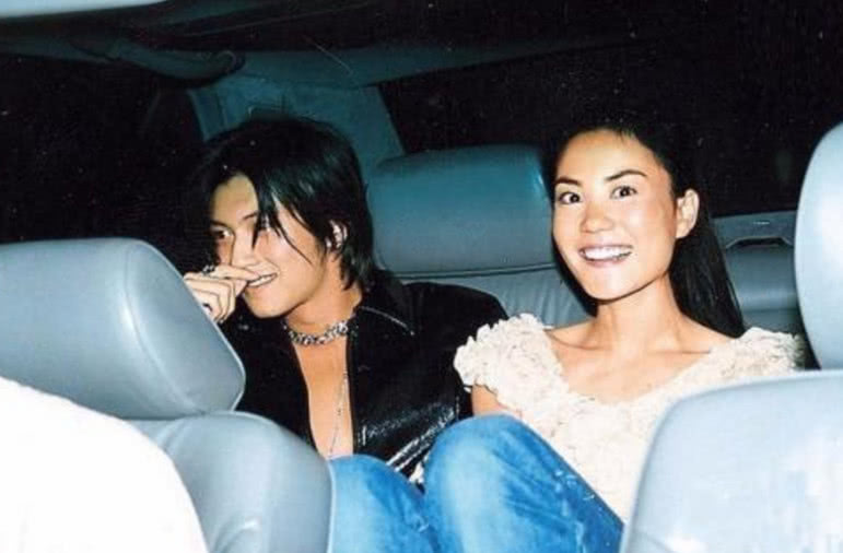 张靓颖居然打乳环?冯轲究竟有多变态?