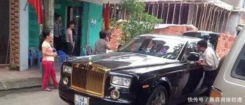 大衣哥儿子带相亲的女孩出去玩,开的车暴露出