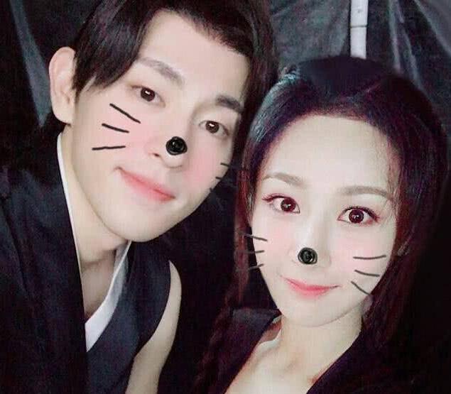 《香蜜》圆满收官,邓伦和杨紫戏外撞衫,网友直