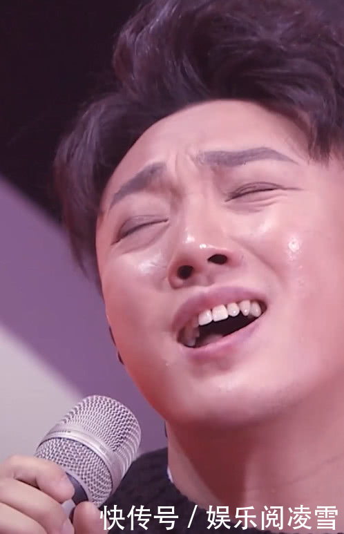 刘恺威台上唱《慢慢》,镜头放大脸上后,百万网