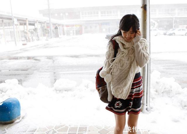 冬天日本女生光腿冷不冷?掀开日本短裙下的秘