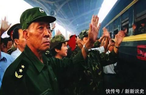 他是统领千军的铁血将军,因一张98年抗洪落泪照,感动无数中国人