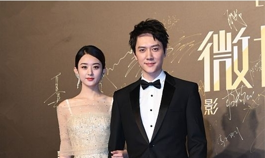 冯绍峰前女友与赵丽颖同框,还撞衫,网友:差距隔