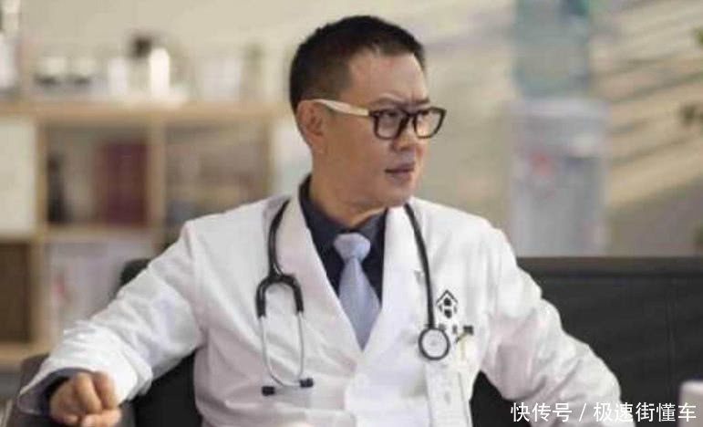 套的亿万富翁,是张嘉译的小跟班,网友:冯嘉怡不