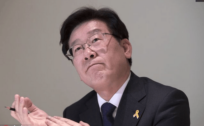 韩大选民调领跑者文在寅为选票改口?称应以萨