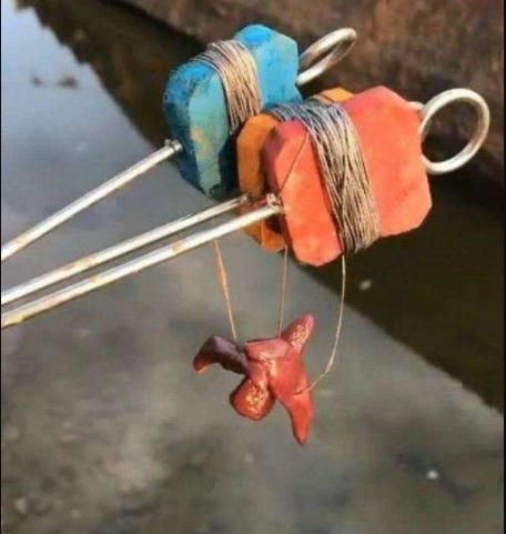 男子插钩钓法钓鱼,发现大鱼上钩狂喜,看清后撒腿就跑 诚博娱乐官网