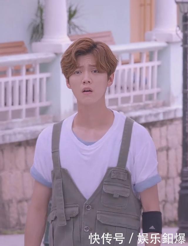 《甜蜜暴击》鹿晗游泳,衣服也穿太多了吧?网友