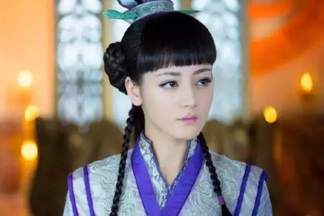 街拍:迪丽热巴大学照,果然是经得住考验的美女