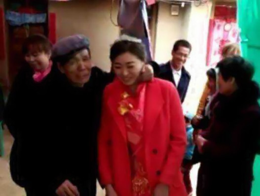 农村大爷也娶了28岁小媳妇 - 红玫瑰 - 红玫瑰 城里流行老少配:农村大爷也娶了28岁小媳妇 - 红玫瑰 - 红玫瑰的博客