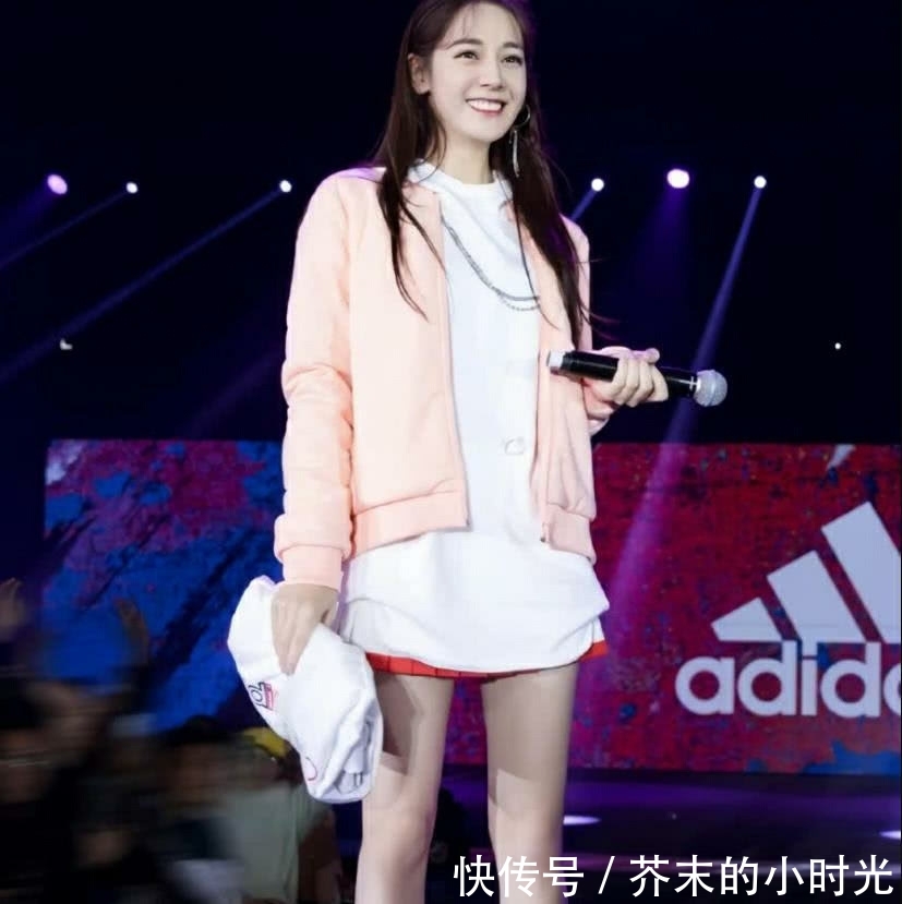 小白鞋已过时!迪丽热巴 卫生巾鞋 人手必备,网