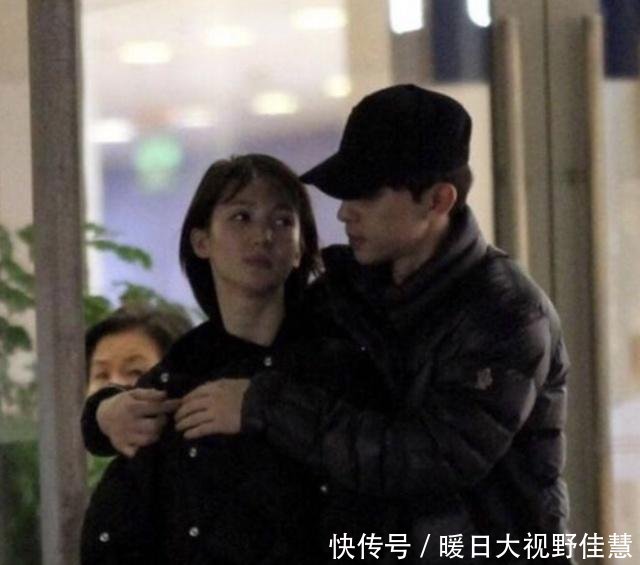 贾乃亮终放下出轨,与金晨有情侣手机壳,女方的