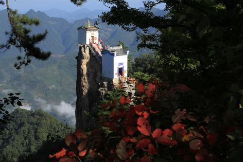 全球最险要的房子，外国人看见大赞中国人了不起