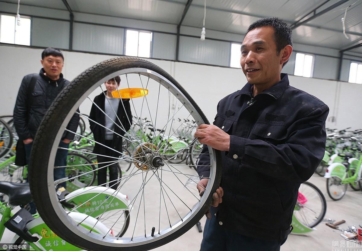 天津共享单车“风靡”时代下的修车师傅