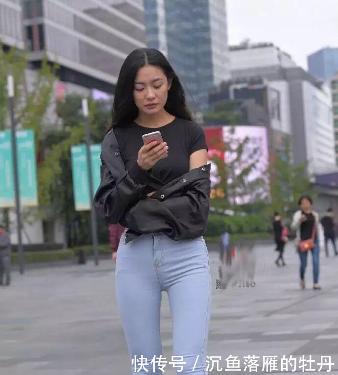 街拍牛仔裤女神, 与唯美牛仔裤女神哪个美