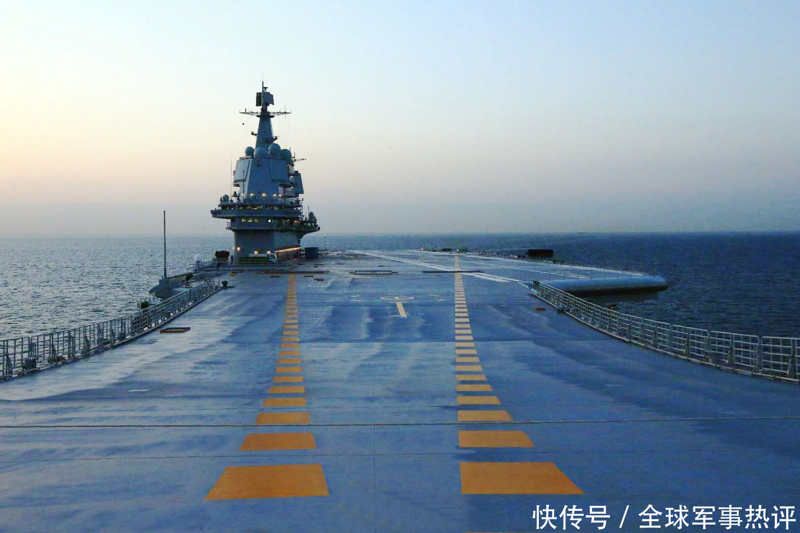 山东舰返航之际,中国迈出空天航母第一步,美