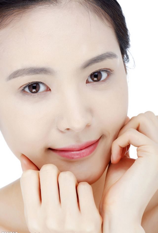 怎么样让自己变白点 t01905261cf31c07034.jpg