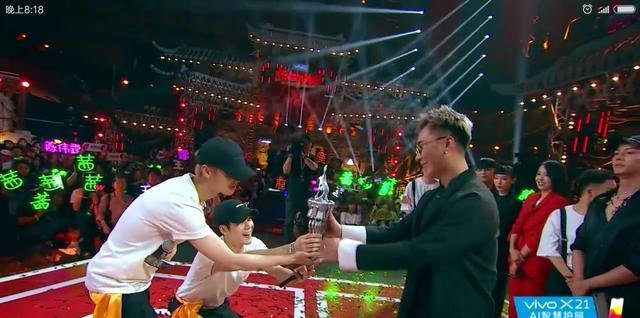 恭喜《热血街舞团》钢王队夺冠 冯正获热血舞