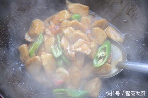 逢年过节百吃不厌的一道菜“红烧茄子”其实做法很简单!