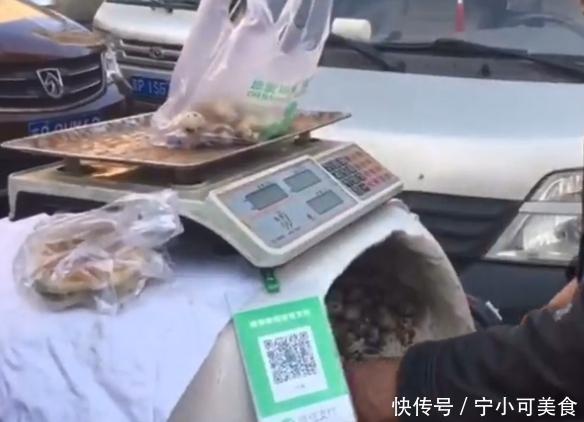 河北大哥北京卖鹌鹑蛋,还说顺口溜,网友:被耽误