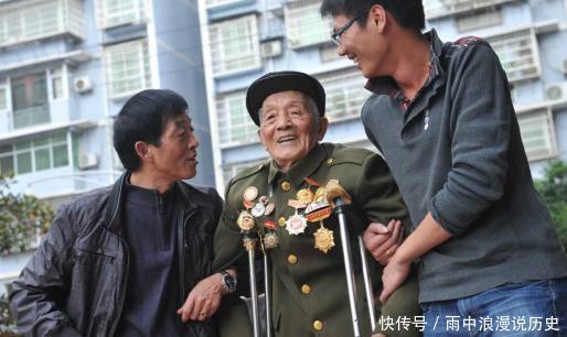 他是一级战斗英雄，隐姓埋名33年，邓小平：大海捞针也要找出来