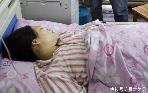 女儿笑着出嫁躺着被送回来,我跑她婆家讨公道,一进门我掉头就跑