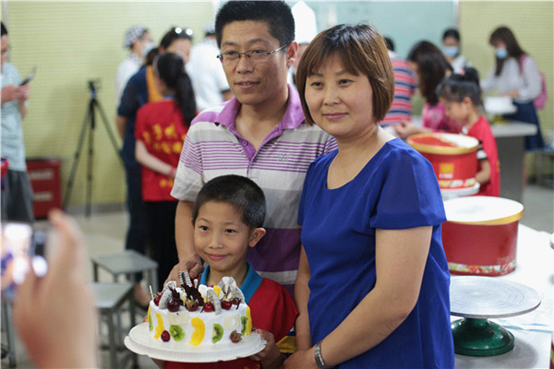 揚子晚報進校園 西點體驗展笑顏(圖9)